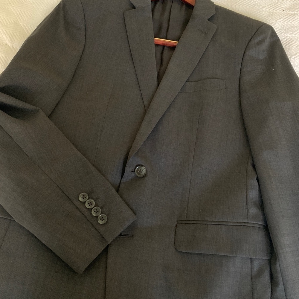 BarIII slim fit suit. Fully lined!